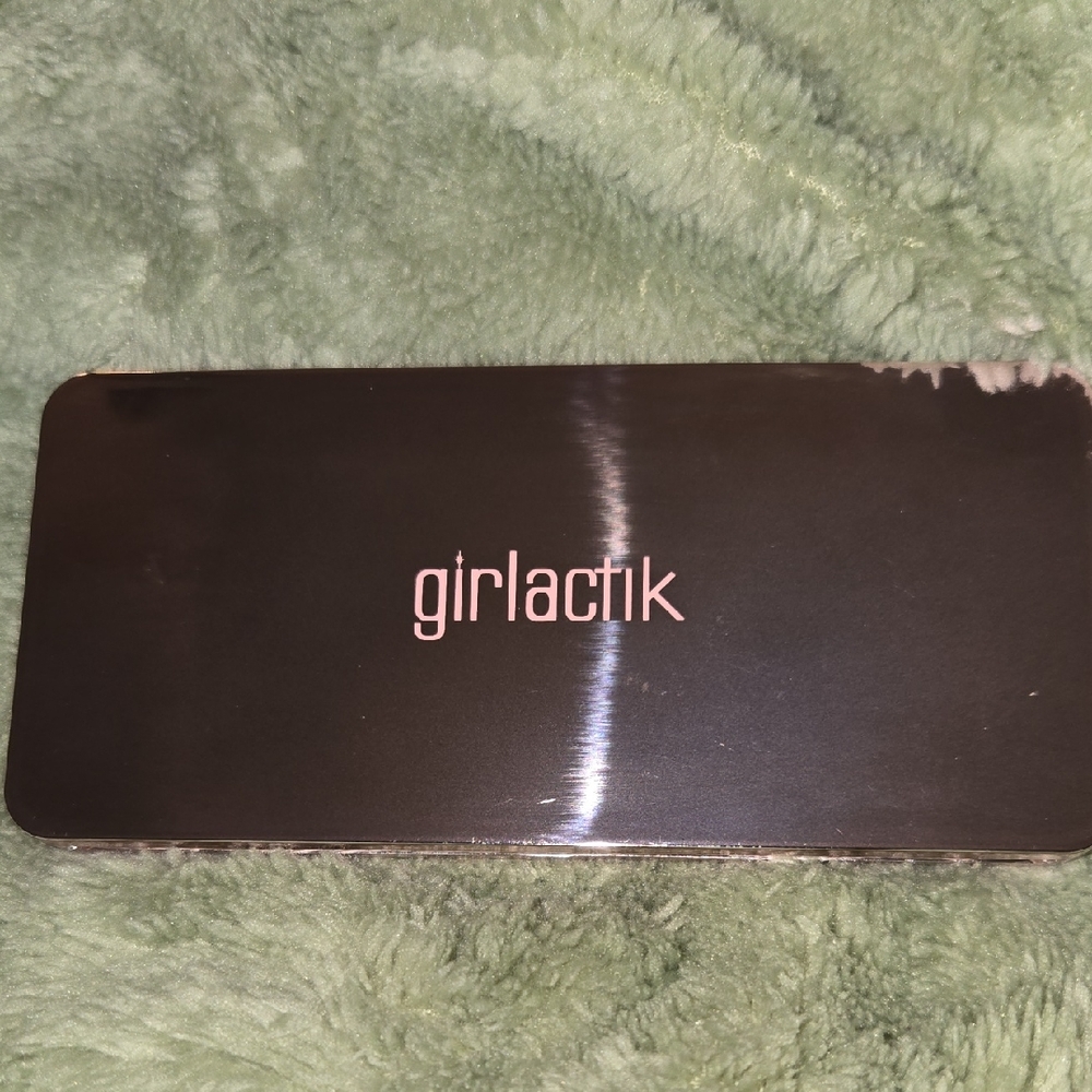 Girlactik Blush Palette - Soft Pink
